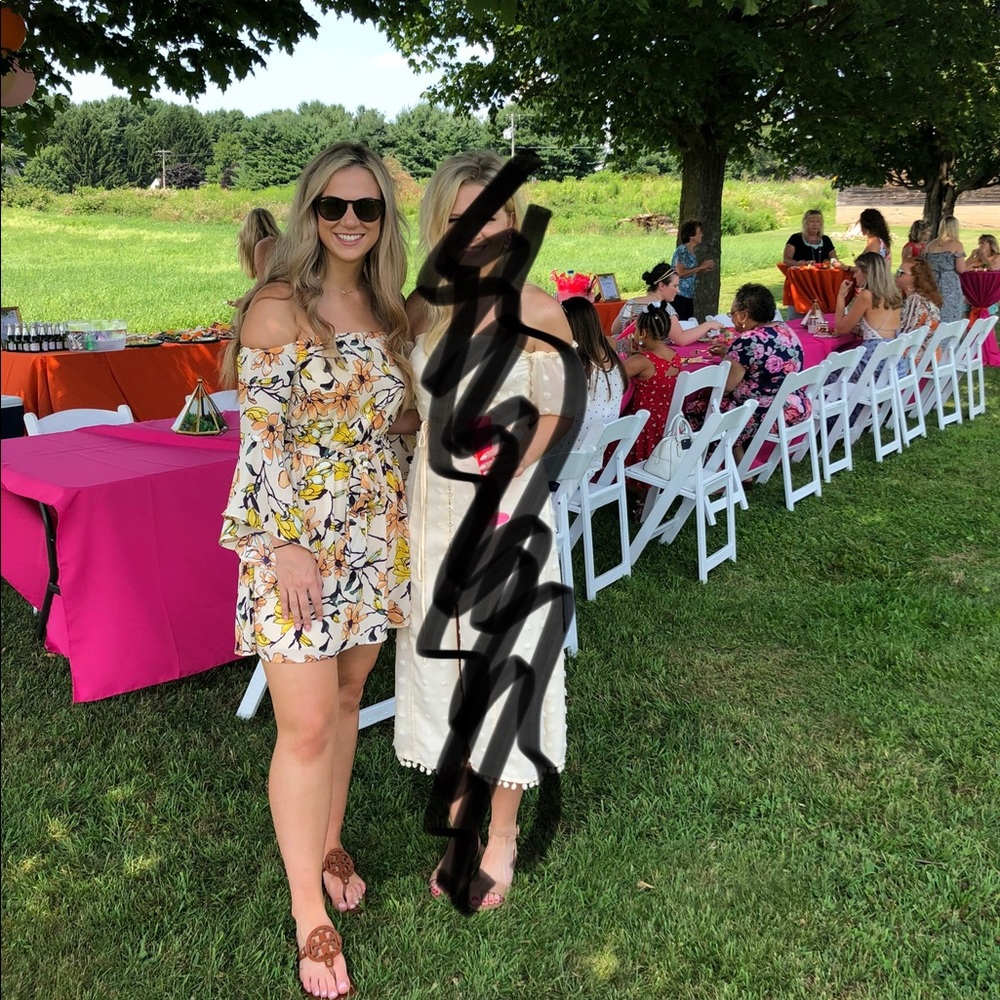 Off the shoulder floral dress, only worn once. Perfect for spring time events!